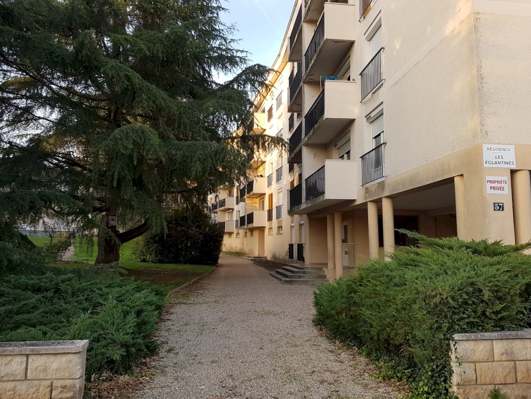 T4 dans résidence arborée - Photo 1 - Bourges