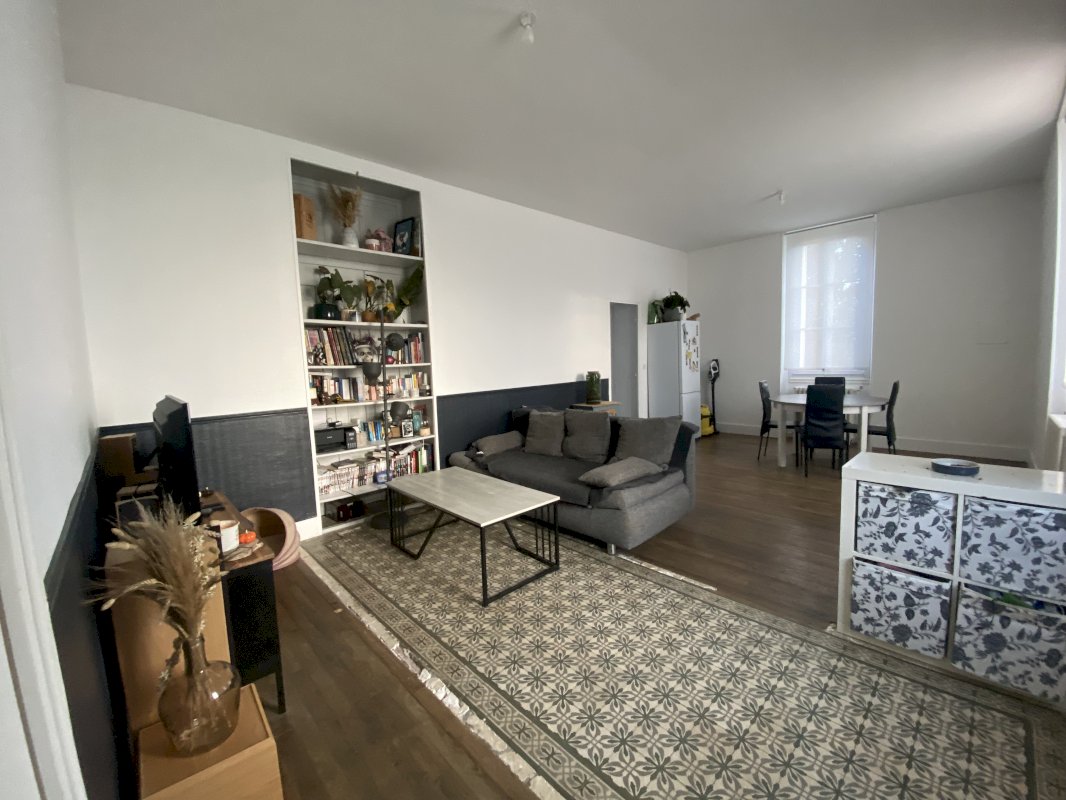 Appartement en rez de chaussée surélevé - Photo 1 - Bourges