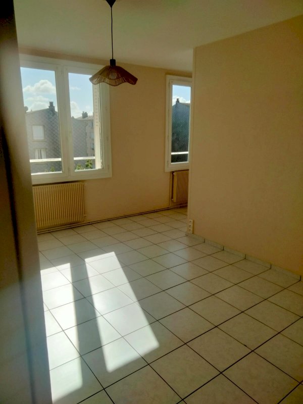 Appartement T3 de 62.99 m² - Photo 1 - Bourges