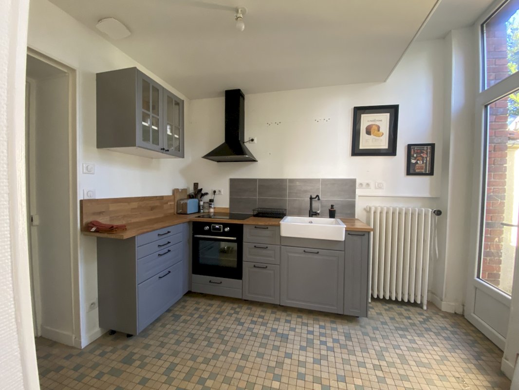 Appartement en rez de chaussée surélevé - Photo 2 - Bourges