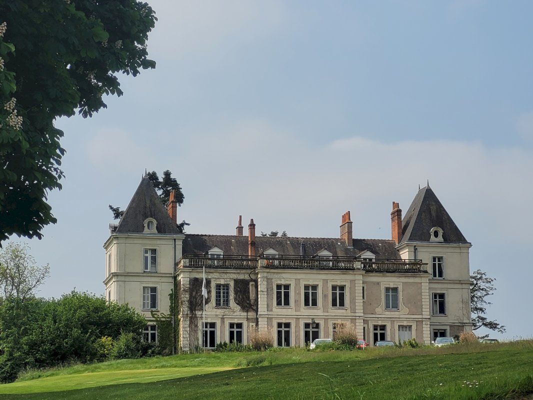 Vends appartement avec grande terrasse ensoleillée sur Golf de Touraine - Photo 2 - Ballan-Miré