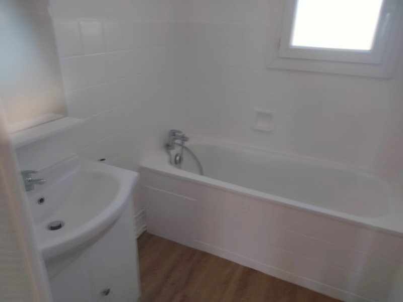 Appartement T3 de 62.99 m² - Photo 2 - Bourges