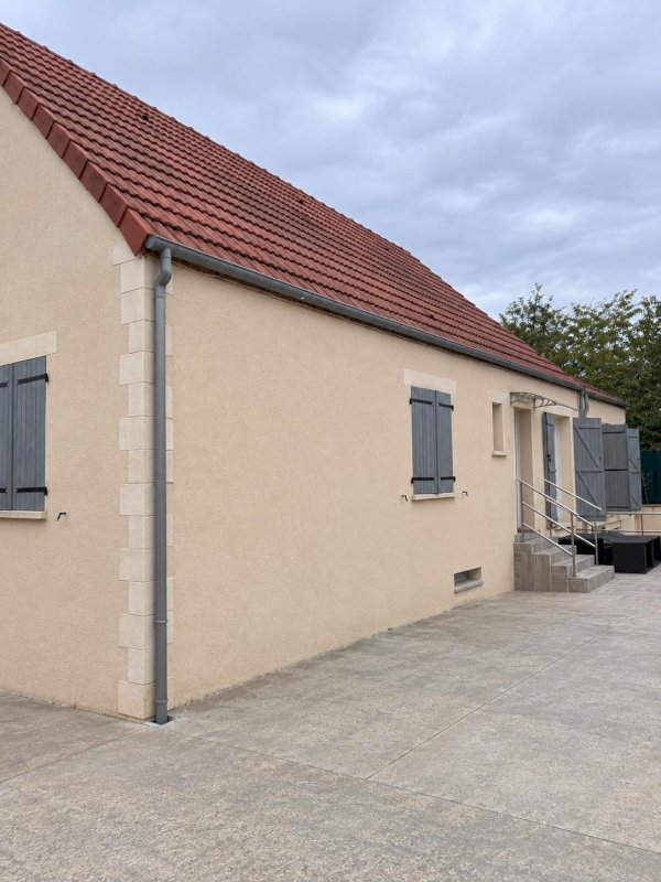 Grande maison de près de 200 m² avec entrée indépendante, sous-sol et dépendance - Photo 2 - Orléans