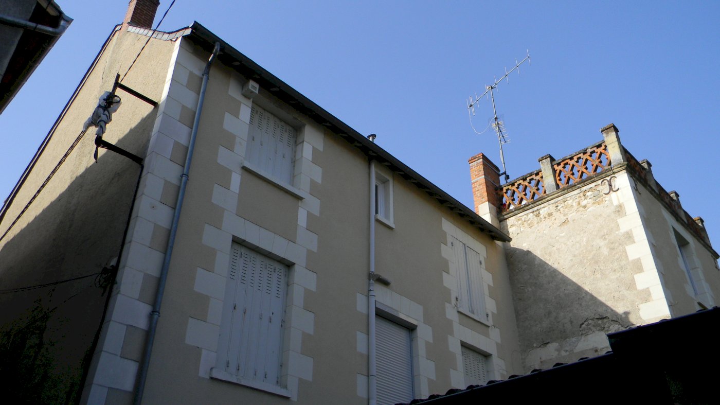 Très belle maison de ville - Dépendances et grand garage - Photo 2 - Descartes