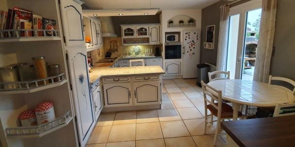 Belle maison sur sous-sol complet - Photo 3 - Chinon