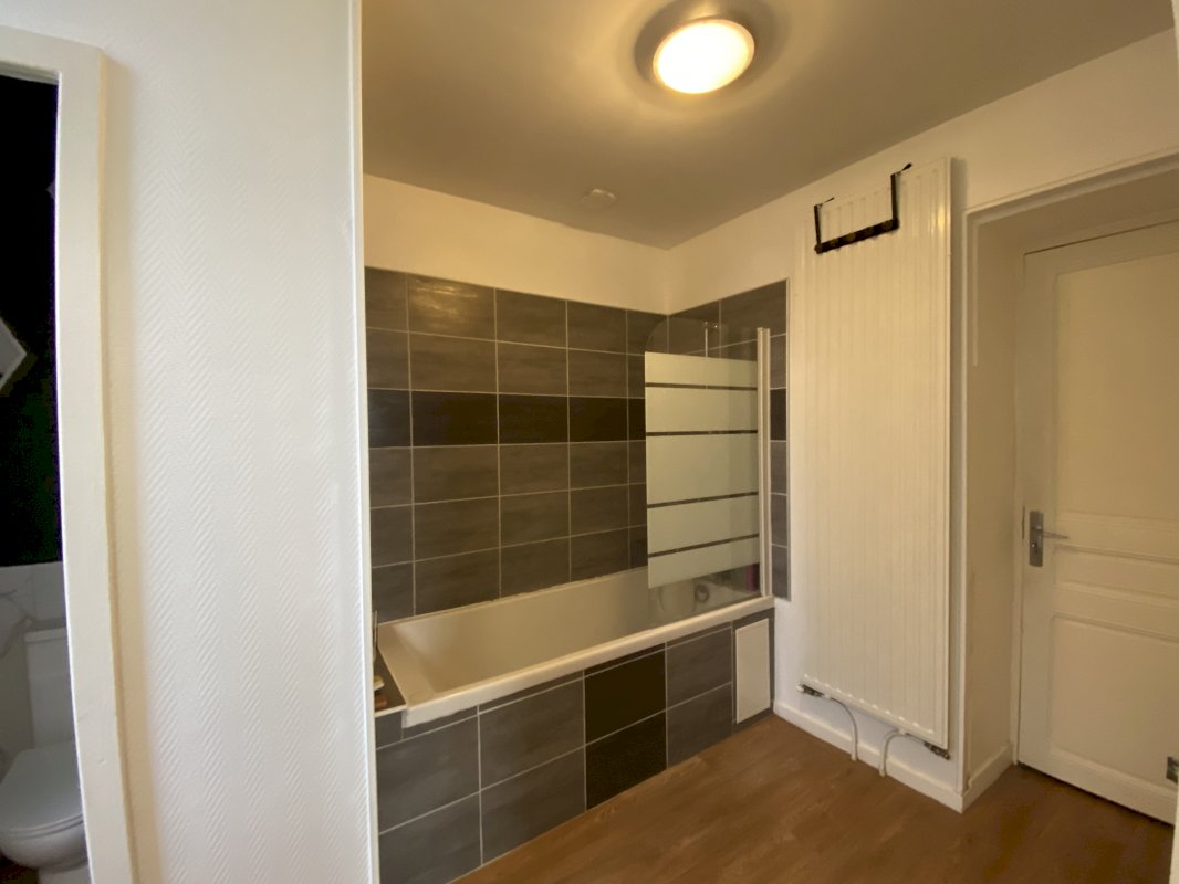 Appartement en rez de chaussée surélevé - Photo 3 - Bourges