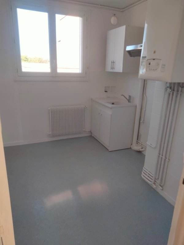 Appartement T3 de 62.99 m² - Photo 3 - Bourges