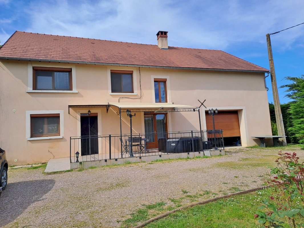 Maison rénovée avec 5 chambres - Photo 3 - Sens-Beaujeu