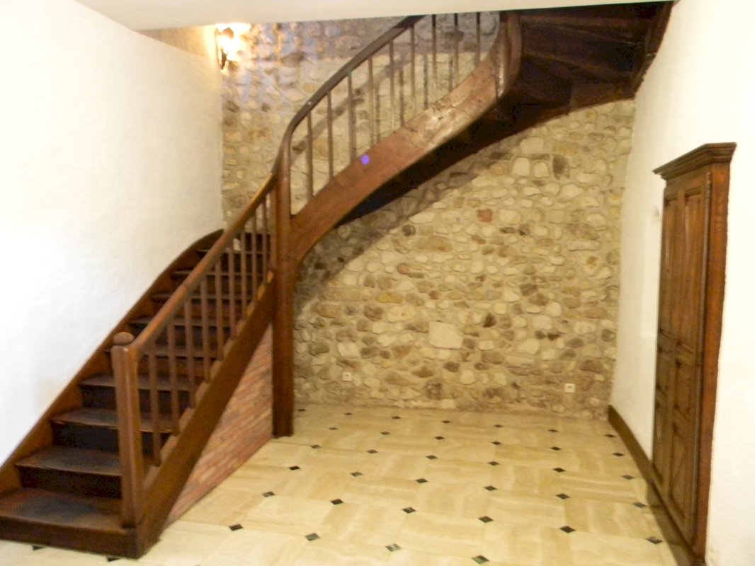 Très belle maison de ville - Dépendances et grand garage - Photo 3 - Descartes