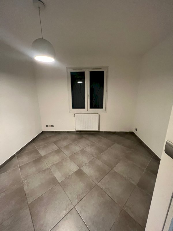 Grande maison de près de 200 m² avec entrée indépendante, sous-sol et dépendance - Photo 7 - Orléans