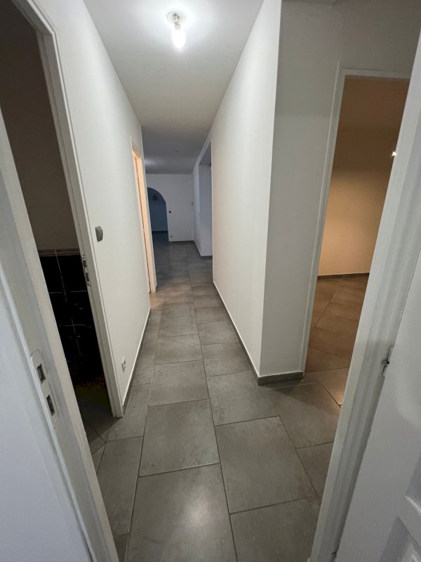 Grande maison de près de 200 m² avec entrée indépendante, sous-sol et dépendance - Photo 9 - Orléans