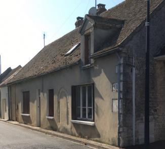 Grande maison en pierre - Ouarville (28150 )
