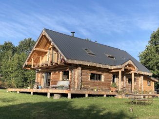 Très jolie maison en rondins dans son écrin de verdure à l'orée de la forêt d'Orléans - Nibelle (45340)